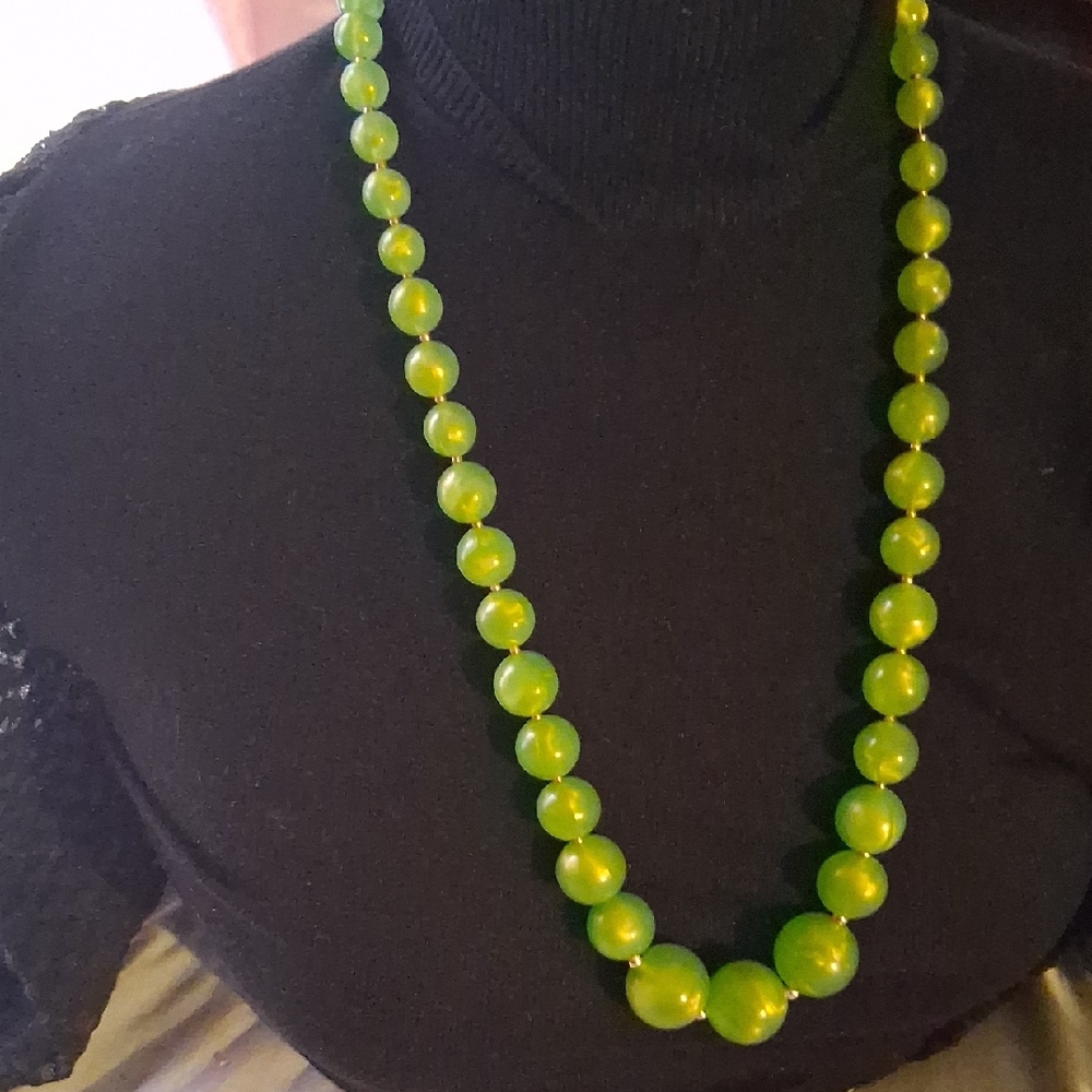 Elegant Green Beaded Necklace